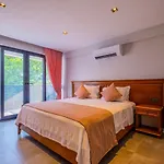 Willa Infinity Lily 2